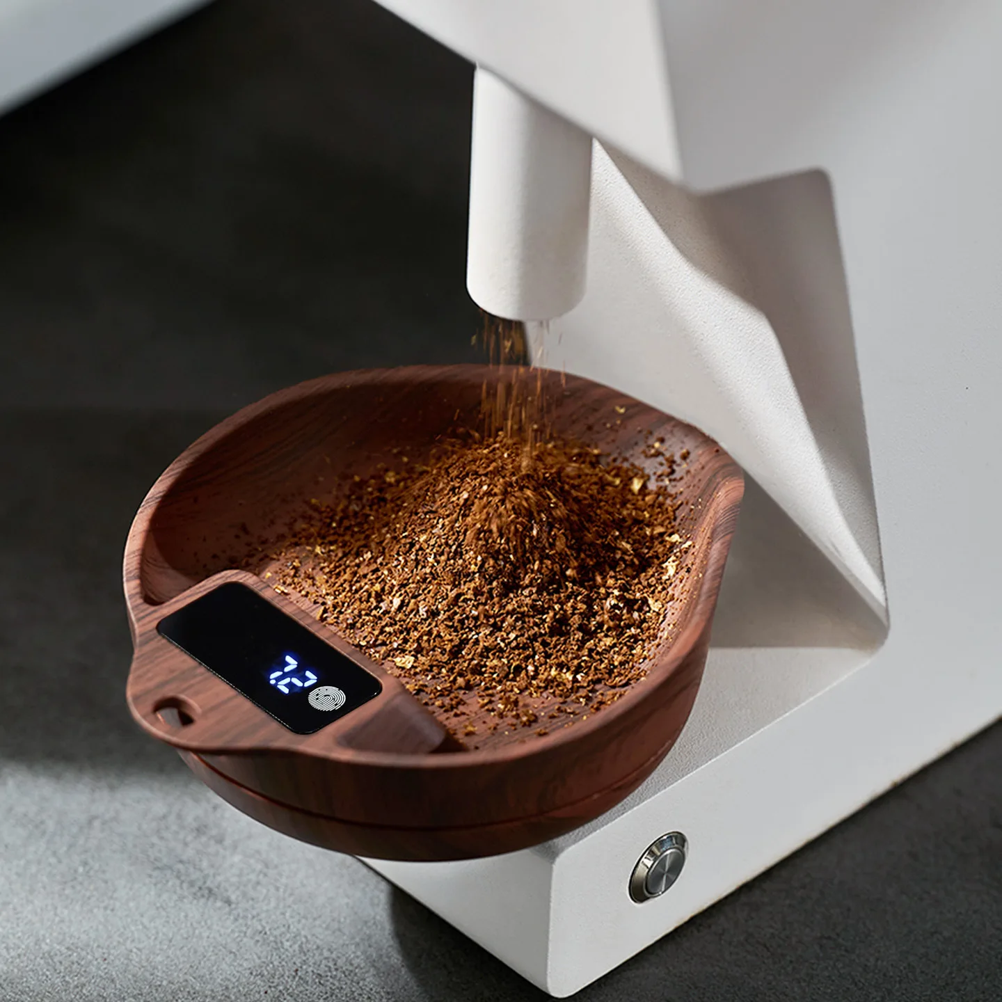 ميزان قهوة دقيق مع صينية حبوب  - مراجعة Home Barista وسعره